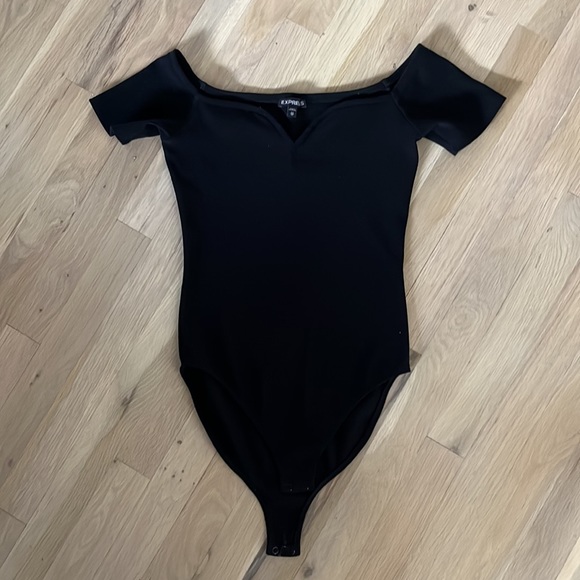 One piece bodysuit top. Flattering. - Picture 5 of 8